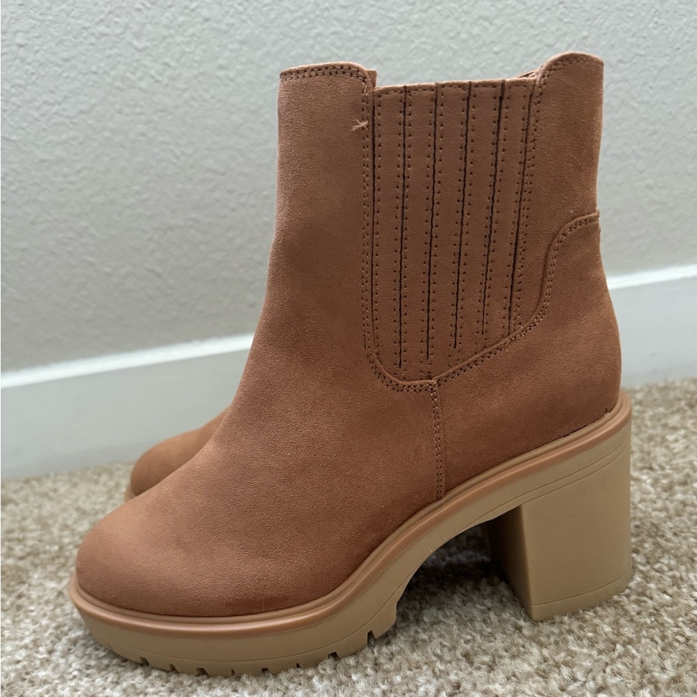 BRAND NEW womens boots